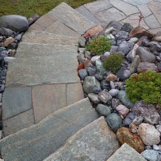 Schöne Natursteintreppe von Oben